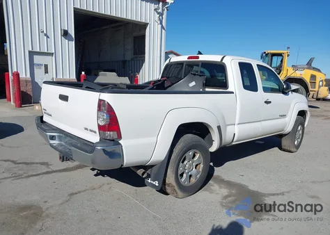 2015 Toyota Tacoma Base V6 z USA, uszkodzony, nr VIN 5TFUU4EN0FX136369